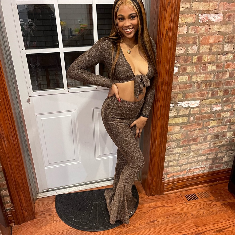 2 piece set. Metallic gold